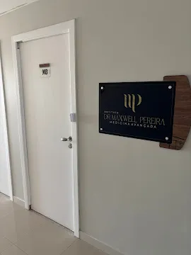 Instituto Dr Maxwell Pereira -Transplante Capilar - Foto 3